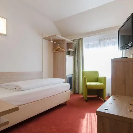 Garden Hotel 3*